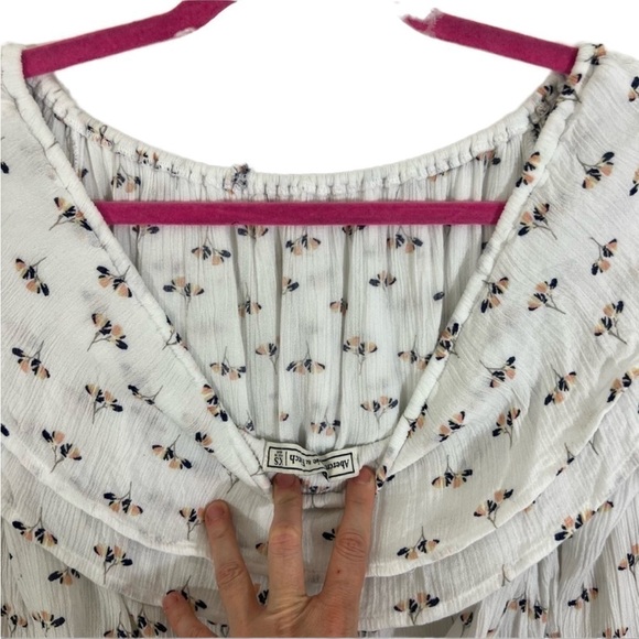 Abercrombie & Fitch Womens Crop Top Size XS White Floral Crepe Off Shoulder Boho - Picture 9 of 10